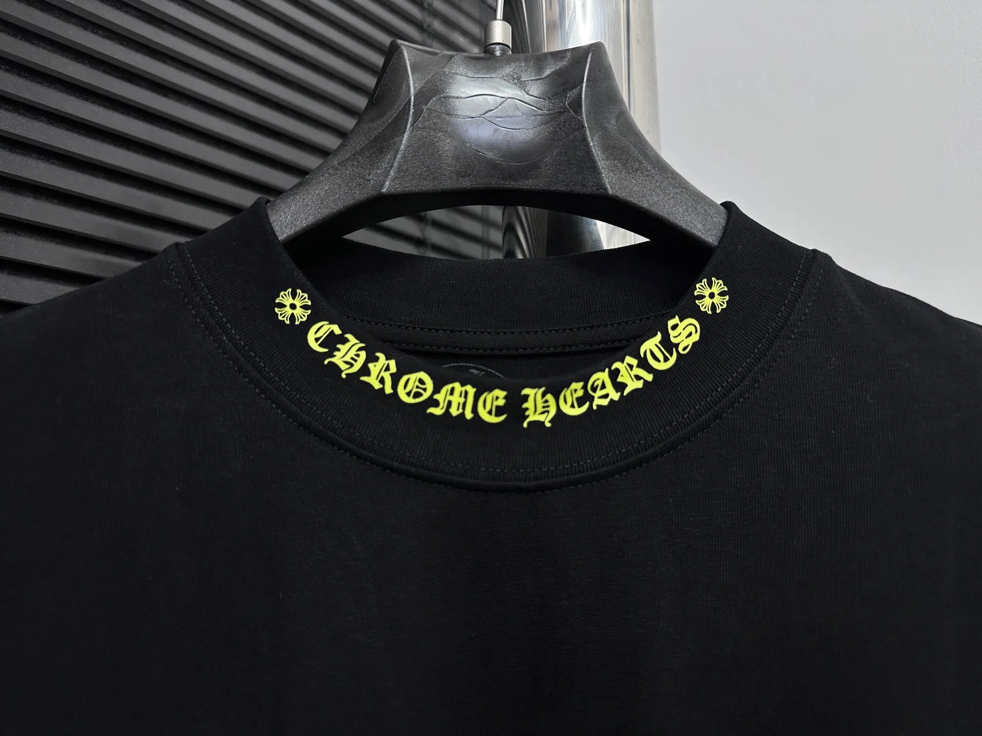 🅿️230 [Come Hearts] Crow Heart Graffiti Letters Limited Sanskrit Printed Long Sleeves, High Weight Threads on Collar and Cuffs, Custom Weaved and Dyed 280g Double Yarn Pure Cotton Fabric, Washed Anti-Counterfeiting Tags and other auxiliary labels are all correct versions, super conspicuous, super pretty, super stylish, same style for men and women! The overall upper body highlights fashion and individuality, and when worn together by a couple, it is a recommended T-shirt by the Street Ace!! Same style for men and women Size: XS-L